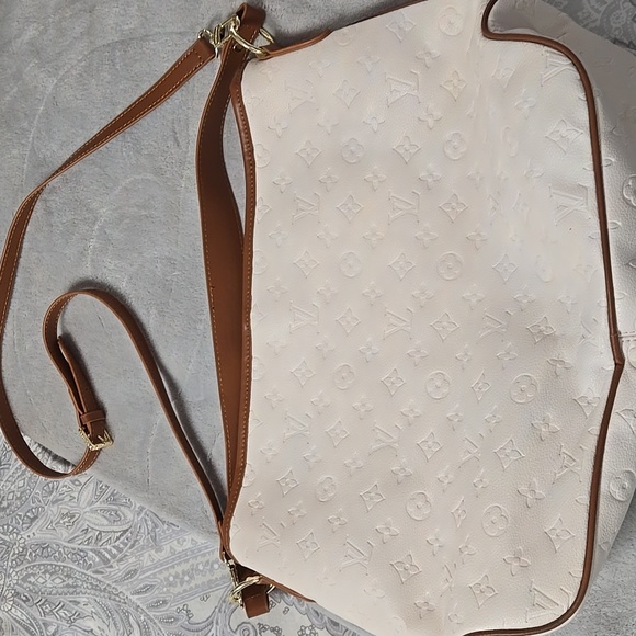 Cream and Tan Purse - Picture 2 of 3